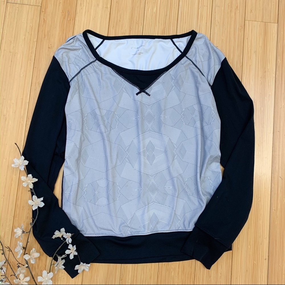 Fabletics Long Sleeved Workout Exercise Shirt, M.